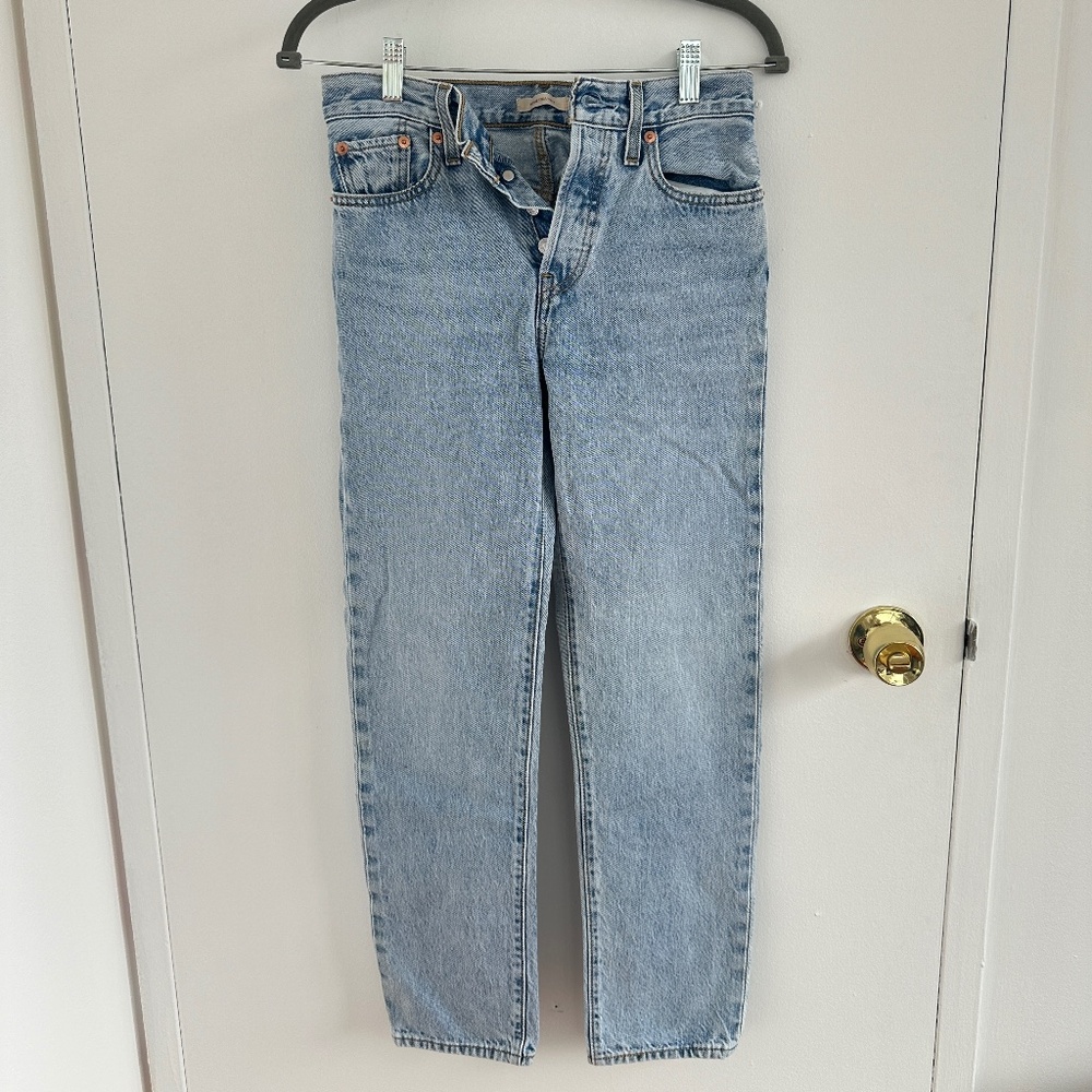 NEVER WORN Levi’s Wedgie Straight Fit Women’s Jeans Light Wash W25 L28